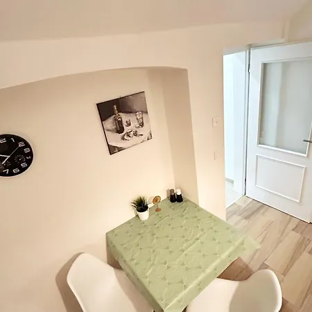 Cozy For 2 In Old Town Center *